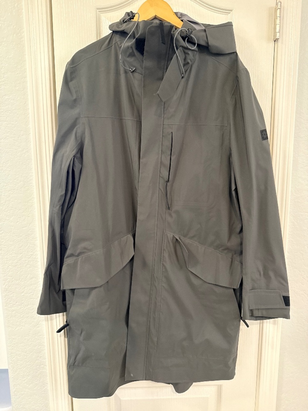Isaora raincoat